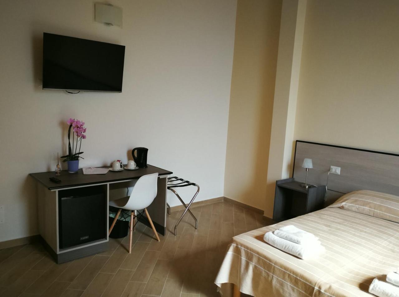 La Formica Hotel Civitavecchia Bagian luar foto